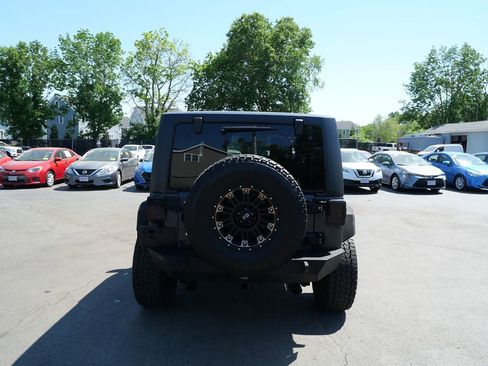 Used 2016 Jeep Wrangler Sahara w/ Connectivity Group AWD/4WD image 4