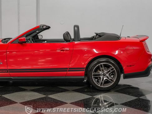 Used 2010 Ford Mustang Shelby GT500 RWD image 24