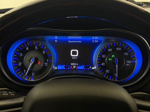 Used 2019 Chrysler 300 Limited RWD image 19