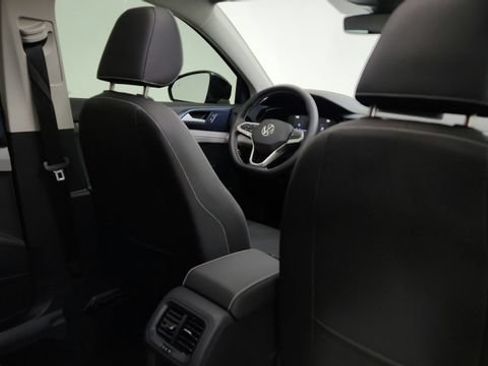 Used 2024 Volkswagen Taos SE FWD image 59