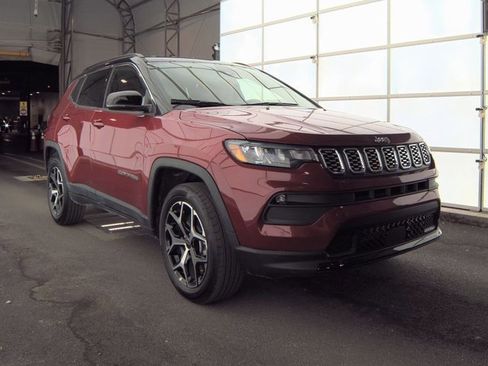 Used 2026 Jeep Compass Limited image 3