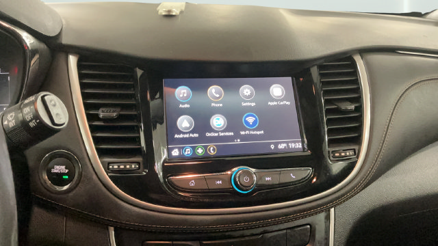 Used 2018 Chevrolet Trax LT w/ LT Convenience Package FWD image 12