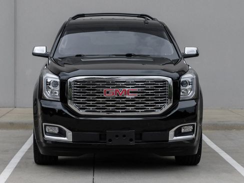 Used 2019 GMC Yukon Denali w/ Denali Ultimate Black Edition AWD/4WD image 6