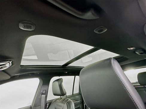 Used 2022 Jeep Grand Cherokee Overland w/ Luxury Tech Group IV image 23