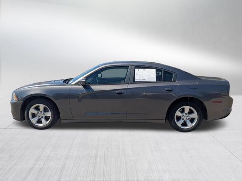 Used 2014 Dodge Charger SE w/ Connectivity Group RWD image 2