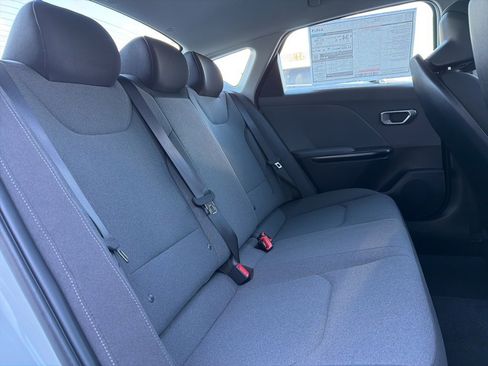 New 2025 Kia K4 LX image 16