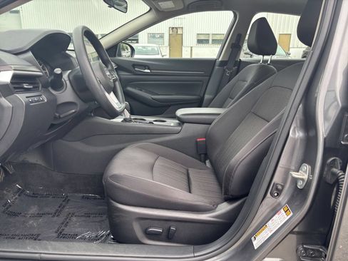 Used 2025 Nissan Altima 2.5 SV FWD image 22