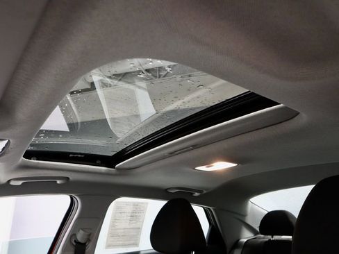 Used 2025 Hyundai Elantra SEL image 27