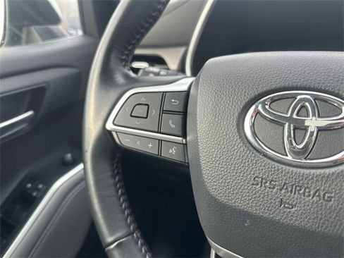 Used 2022 Toyota Highlander XLE image 24