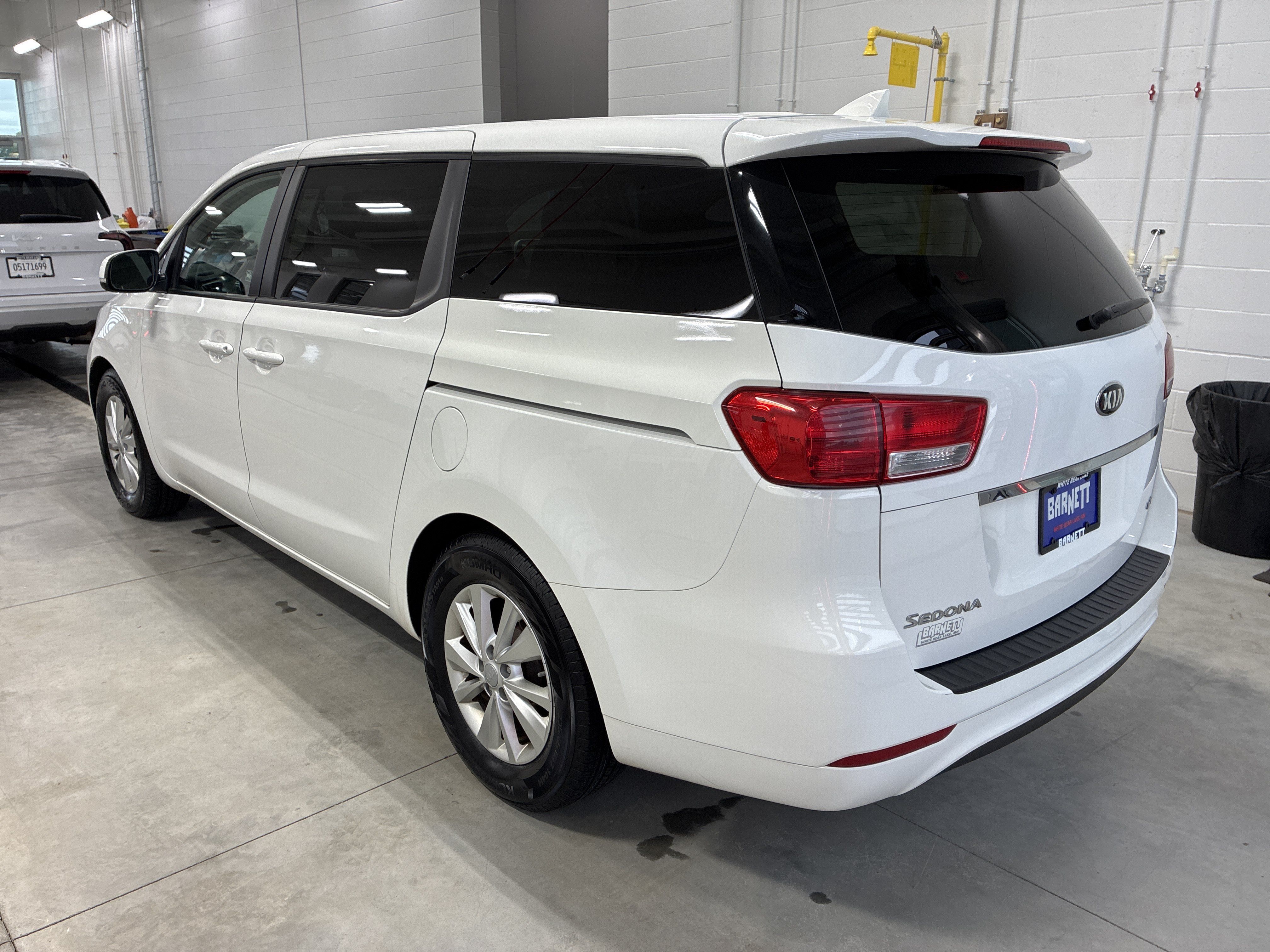 Used 2018 Kia Sedona LX FWD image 4