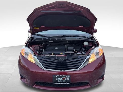 Used 2014 Toyota Sienna LE image 35