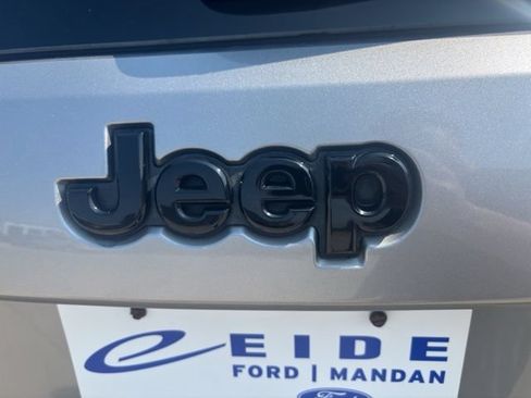 Used 2017 Jeep Grand Cherokee Altitude AWD/4WD image 31