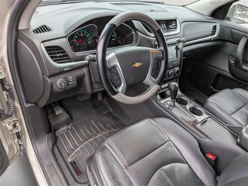 Used 2017 Chevrolet Traverse LT image 11