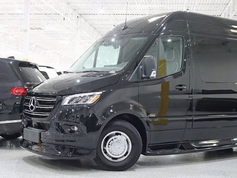 Used 2024 Mercedes-Benz Sprinter 3500 image 2