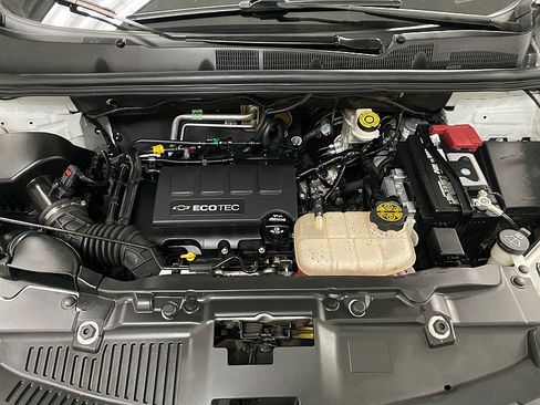 Used 2020 Chevrolet Trax LT w/ LT Convenience Package image 16