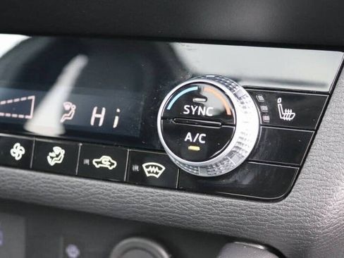 Used 2025 Mitsubishi Outlander SE image 14