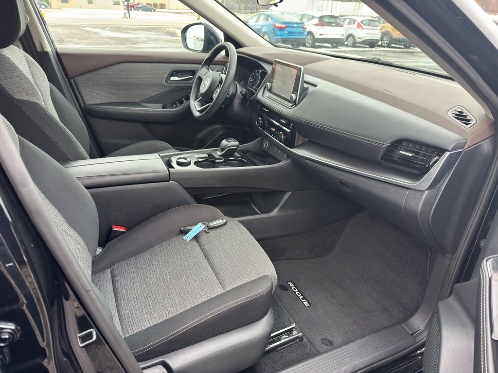 Used 2021 Nissan Rogue SV AWD/4WD image 26