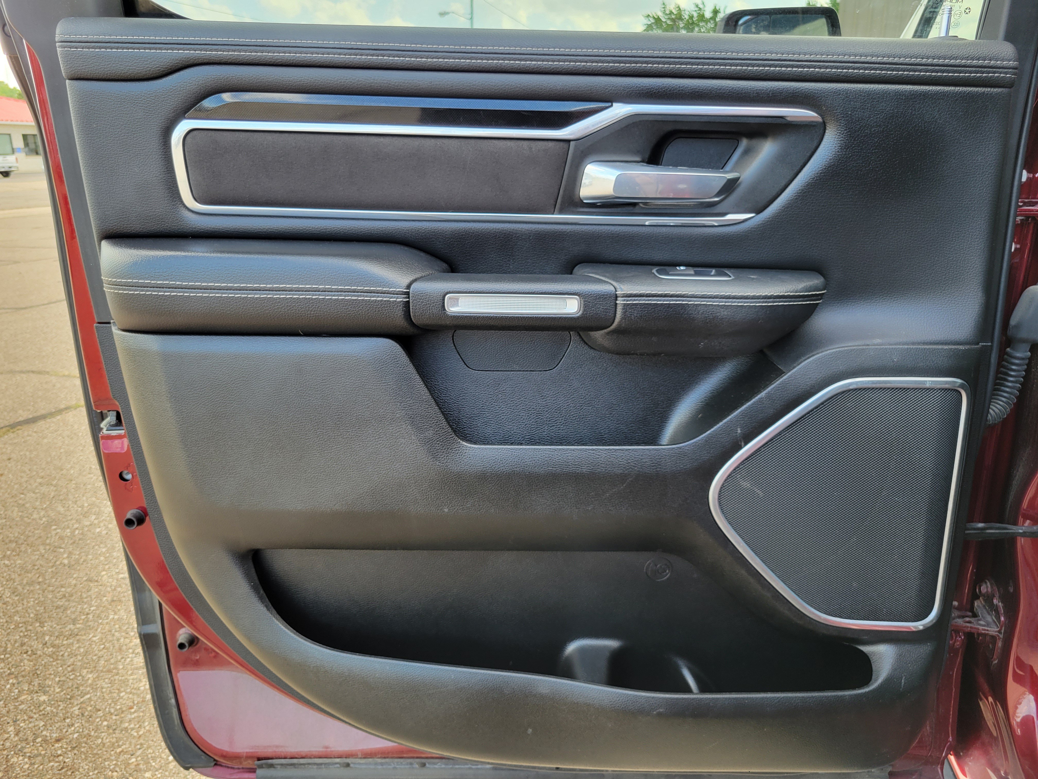 Used 2022 RAM 1500 Laramie AWD/4WD image 17