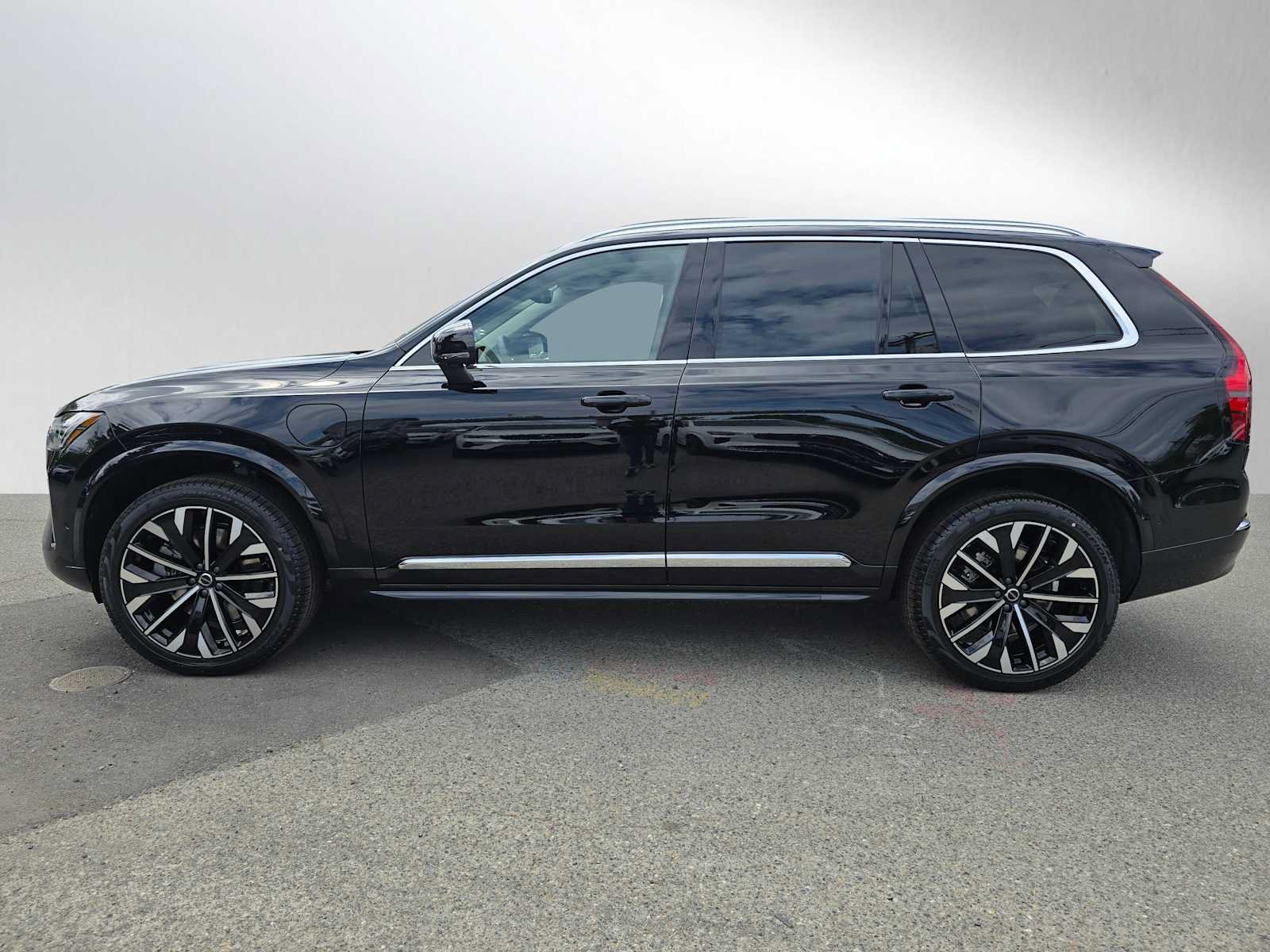 New 2026 Volvo XC90 T8 Plus w/ Protection Package AWD/4WD image 6