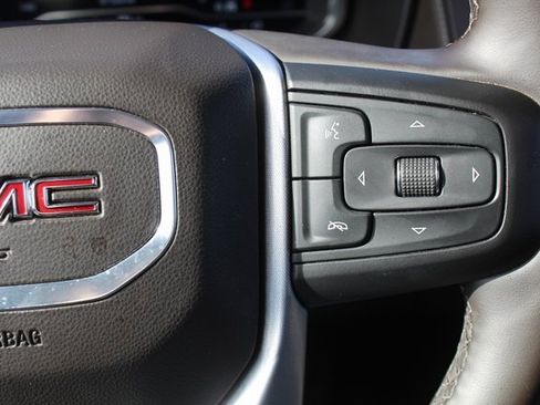 Used 2023 GMC Yukon SLT w/ SLT Luxury Package image 27