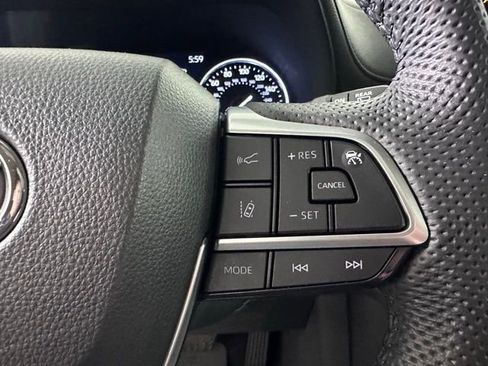 Used 2024 Toyota Sienna Limited AWD/4WD image 28