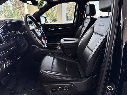 Used 2023 GMC Yukon XL Denali image 11