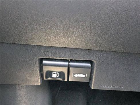 Used 2025 Nissan Versa SV FWD image 16