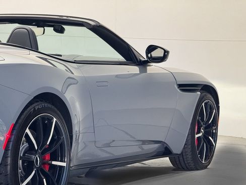 Used 2023 Aston Martin DB11 Volante image 44