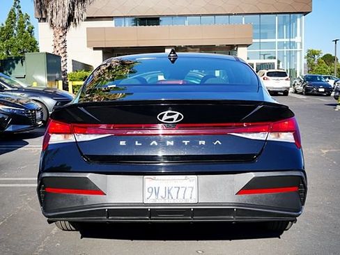 Certified 2025 Hyundai Elantra Sport FWD image 9