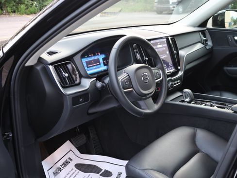 Used 2025 Volvo XC60 B5 Core AWD/4WD image 30