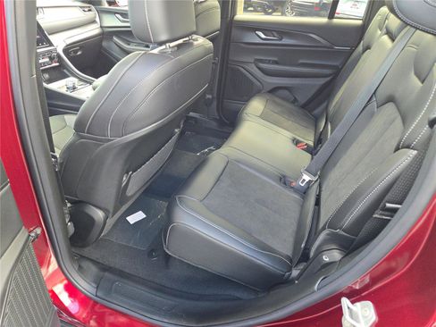 New 2025 Jeep Grand Cherokee Altitude image 20