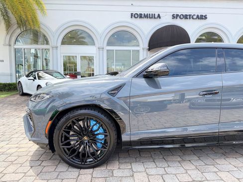Used 2025 Lamborghini Urus SE image 20