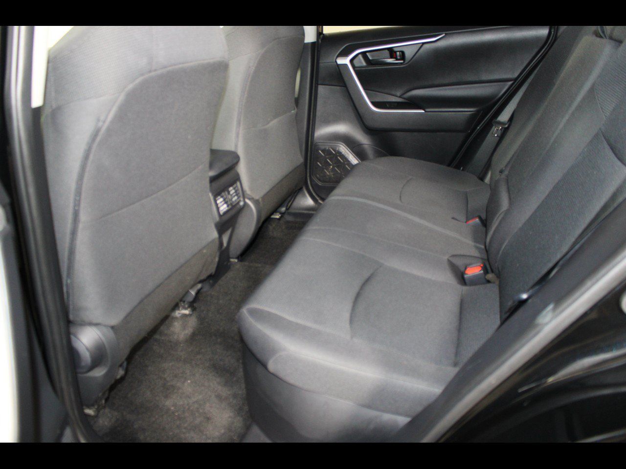 Used 2020 Toyota RAV4 LE w/ Carpet Mat Package AWD/4WD image 14