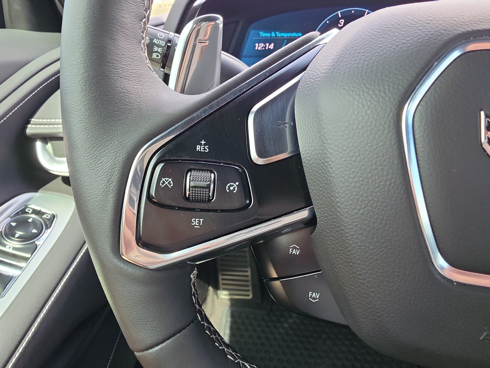 Used 2023 Chevrolet Corvette Stingray Preferred Cpe w/ Engine Appearance Package RWD image 20