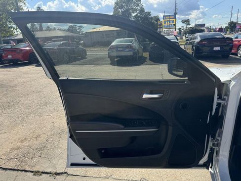 Used 2019 Dodge Charger SXT image 12