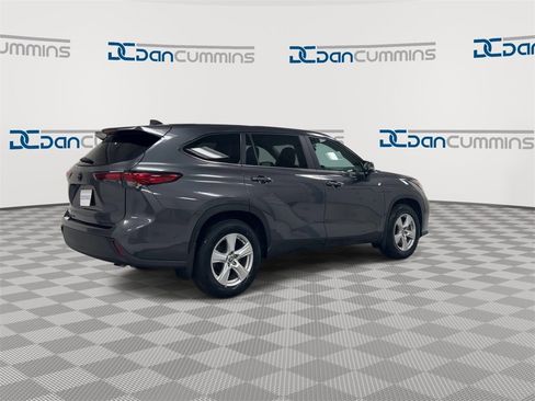 Used 2023 Toyota Highlander LE image 8