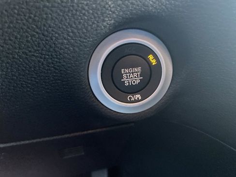 New 2026 Chrysler Pacifica Select FWD image 26
