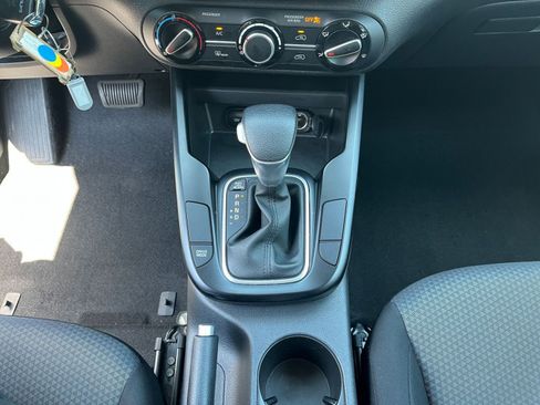 Used 2025 Kia Soul LX w/ LX Technology Package FWD image 39