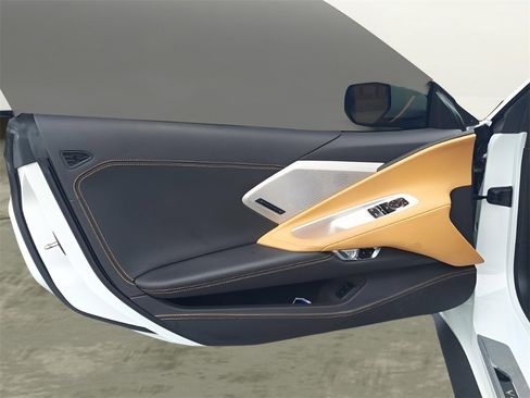 Used 2021 Chevrolet Corvette Stingray Premium Cpe w/ Z51 Performance Package image 16