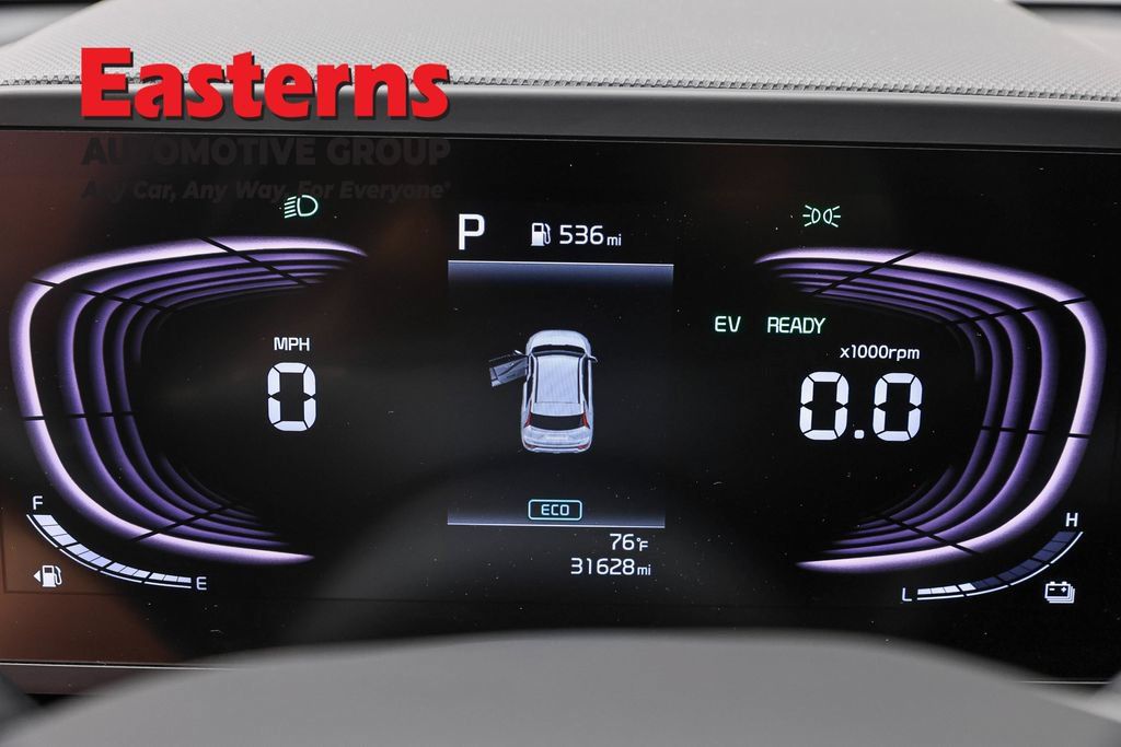 Used 2025 Kia Niro LX FWD image 17