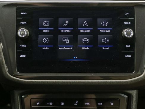 Used 2024 Volkswagen Tiguan SE AWD/4WD image 30