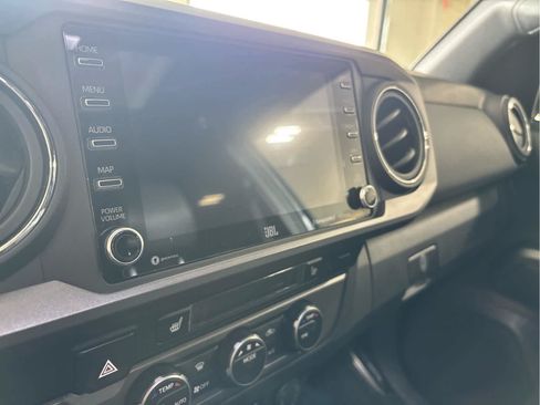 Used 2022 Toyota Tacoma TRD Off-Road w/ TRD Premium Off Road Package AWD/4WD image 19