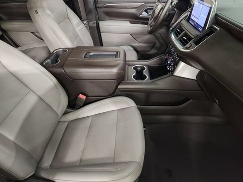 Used 2021 Chevrolet Tahoe Z71 w/ Luxury Package AWD/4WD image 3