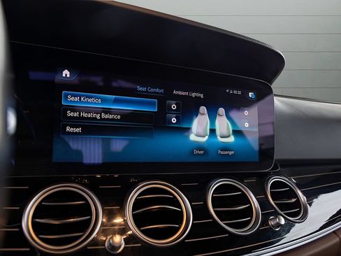 Used 2022 Mercedes-Benz E 350 4MATIC Sedan image 25