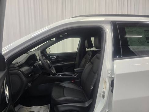 New 2026 Jeep Compass Latitude image 5