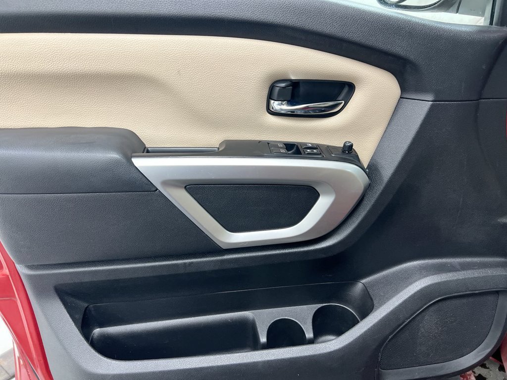 Used 2017 Nissan Titan SV RWD image 18