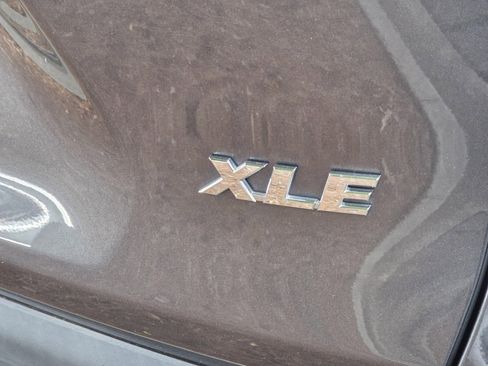 Used 2021 Toyota RAV4 XLE Premium FWD image 9