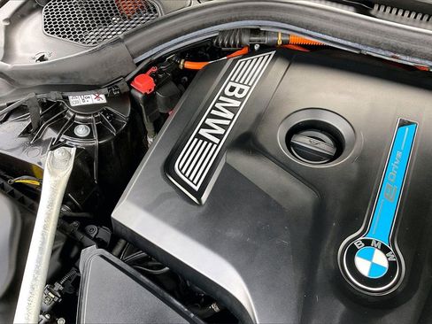 Used 2018 BMW 530e image 32