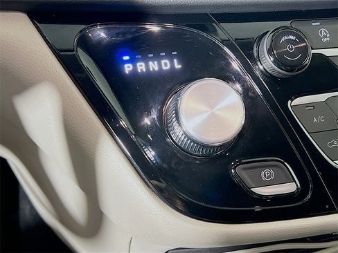 Used 2024 Chrysler Voyager LX image 16