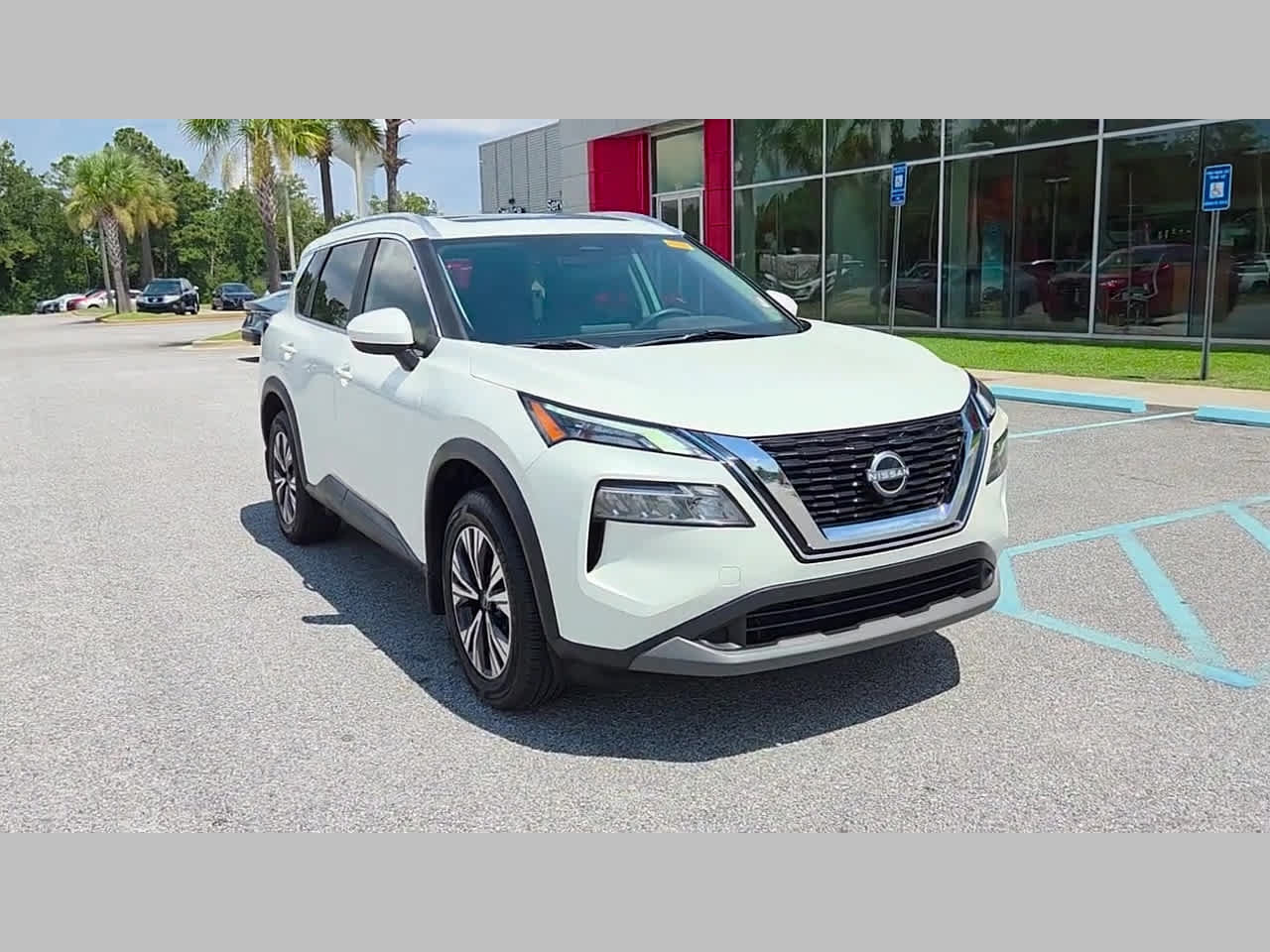 Used 2023 Nissan Rogue SV w/ SV Premium B Package FWD image 3